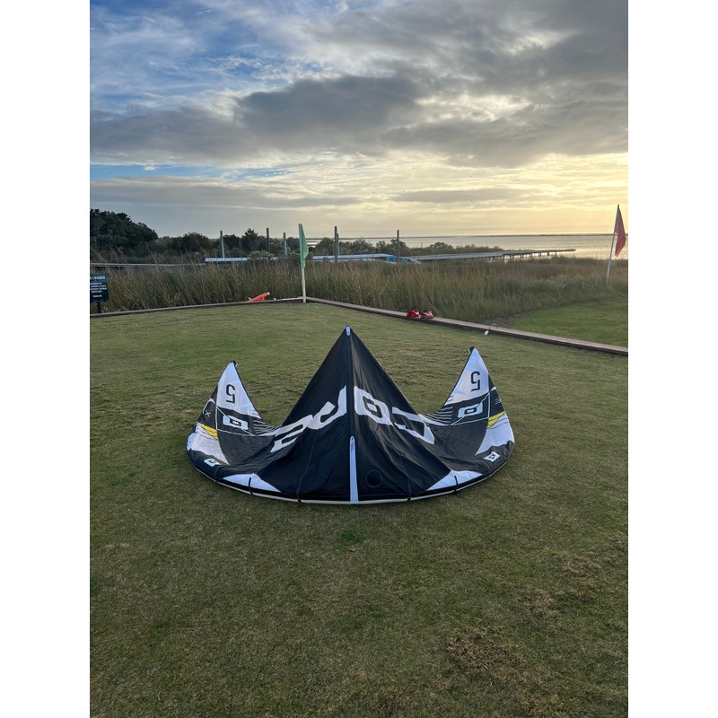 USED Core Xlite Kite-5m-White/Black